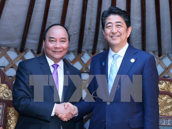 PM Nguyen Xuan Phuc active on ASEM sidelines hinh anh 1
