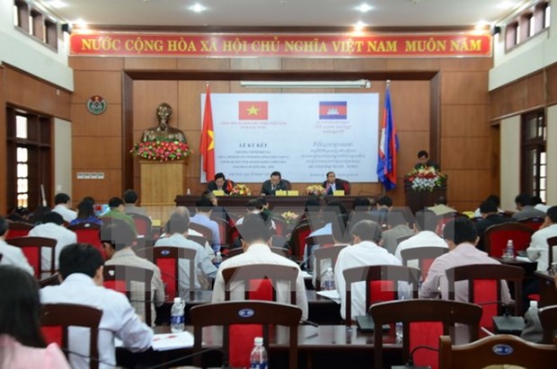 Vietnamese, Cambodian localities beef up cooperation hinh anh 1