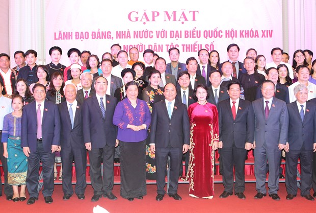 Party, State leaders meet ethnic minority legislators hinh anh 1