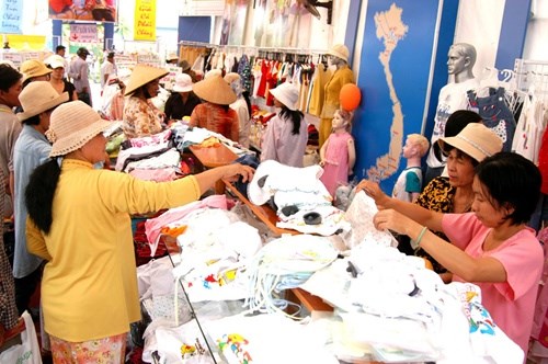 Firms urged to sell Vietnam’s products in rural areas hinh anh 1