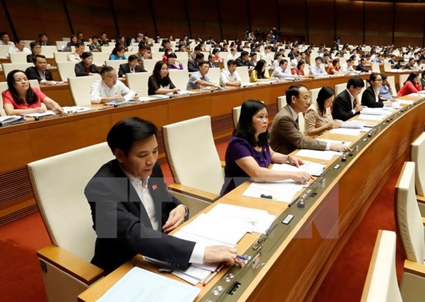 Lawmakers discuss sustainable socio-economic development hinh anh 1