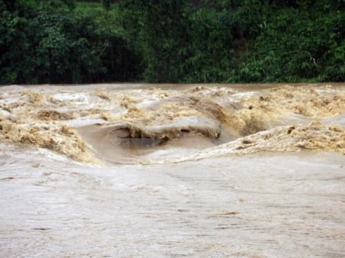 Lao Cai: Extensive search for nine missing in flash floods hinh anh 1