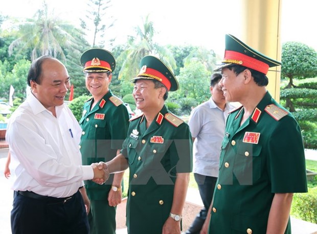 Prime Minister hails Military Region 4 on defence, stability hinh anh 1