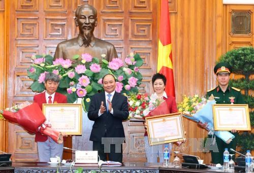 PM congratulates Vietnamese sports delegation hinh anh 1