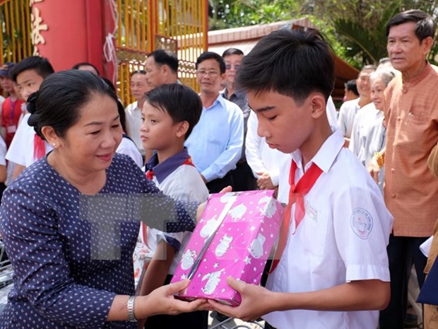Pupils in central region get support following environmental incident hinh anh 1