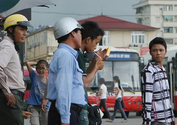 Vietnam among countries with high rate of smokers hinh anh 1