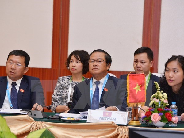 Lao leader lauds ties with Vietnamese legislature hinh anh 1