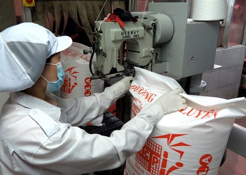 Eleven firms win first-ever sugar bids hinh anh 1