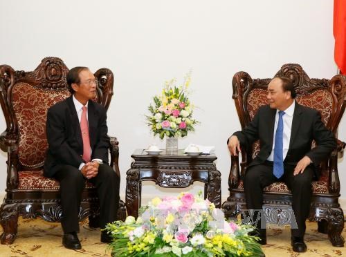 PM asks Cambodia to assist Vietnamese telecommunication firms hinh anh 1