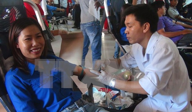 Lao Red Cross officials trained in Hanoi hinh anh 1