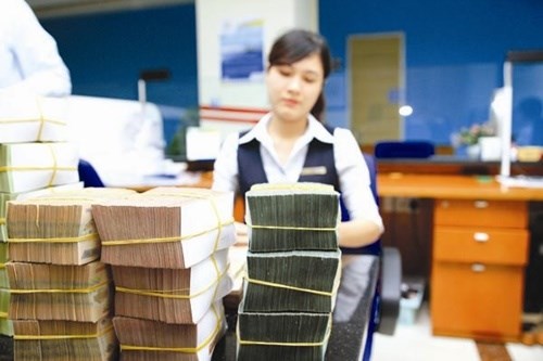 Banks raise deposit rates ahead of SBV rules hinh anh 1