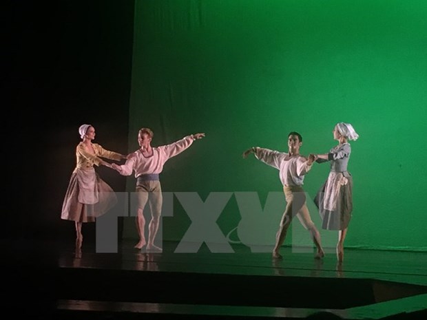 Ballet show celebrates anniversary of Hanoi-Toulouse ties hinh anh 1