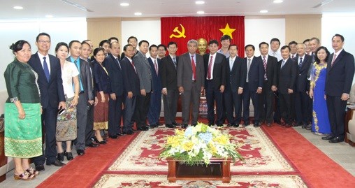 Vientiane’s Vice Mayor studies Binh Duong’s development experience hinh anh 1