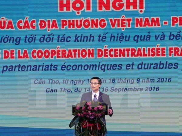 Conference boosts partnership among Vietnamese, French localities hinh anh 1