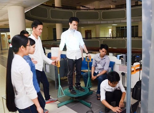 Technology students create a big 3D scanner hinh anh 1