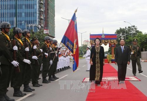 NA Chairwoman meets Cambodian PM hinh anh 1