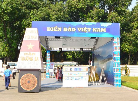 Hanoi Book Fair 2016 opens at Thang Long Citadel hinh anh 1