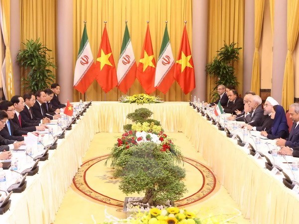 President holds talks with Iranian State leader hinh anh 1