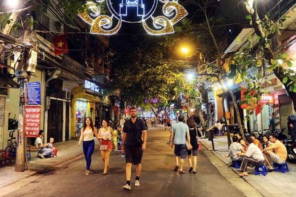 Hanoi postpones launch of more walking areas hinh anh 1