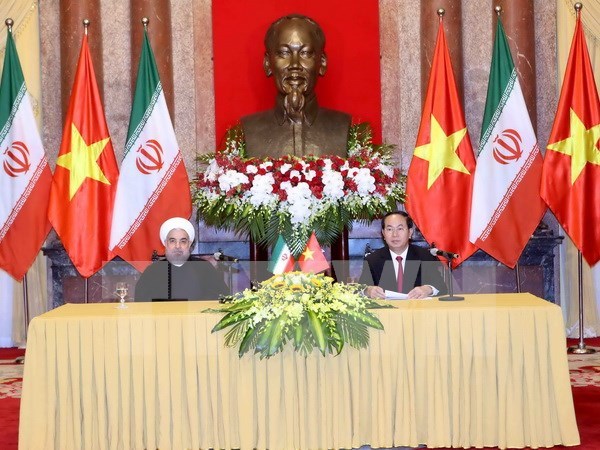 Iranian President winds up Vietnam visit hinh anh 1