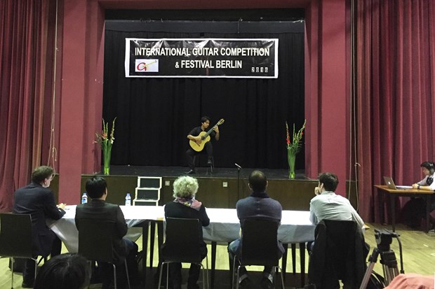 Vietnamese guitarist wins prize at Berlin competition hinh anh 1