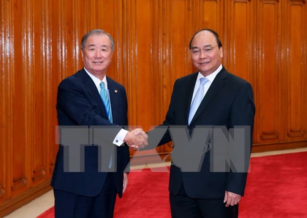 Prime Minister hosts Japanese businesses, Bulgaria minister hinh anh 1