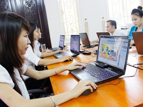 Retailers look for e-commerce uplift hinh anh 1
