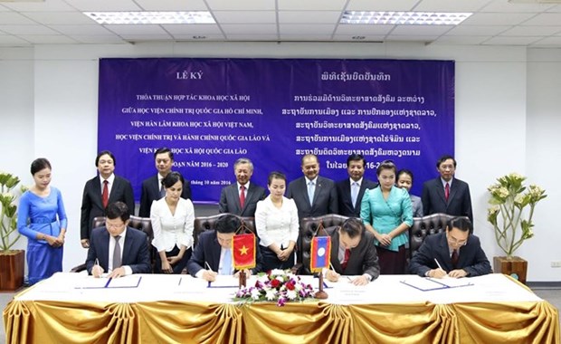Vietnam, Laos foster cooperation in social science hinh anh 1