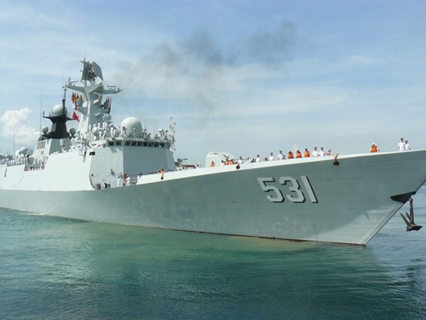 Chinese naval ships visit Cam Ranh int’l port hinh anh 1