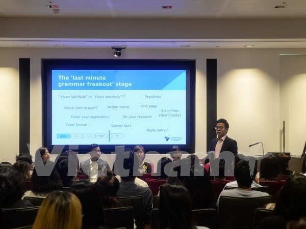 Vietnamese students in UK equipped with start-up skills hinh anh 1