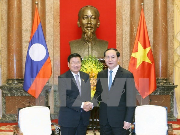 President Tran Dai Quang greets Lao PM hinh anh 1