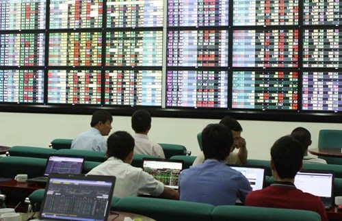 Global uncertainty drags down shares hinh anh 1