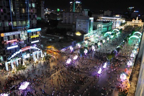HCM City considers LED lights, wi-fi for Pedestrian Street hinh anh 1