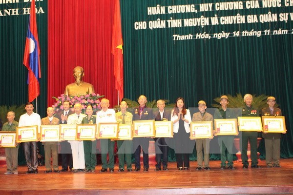 Laos honours Vietnamese voluntary soldiers, experts hinh anh 1