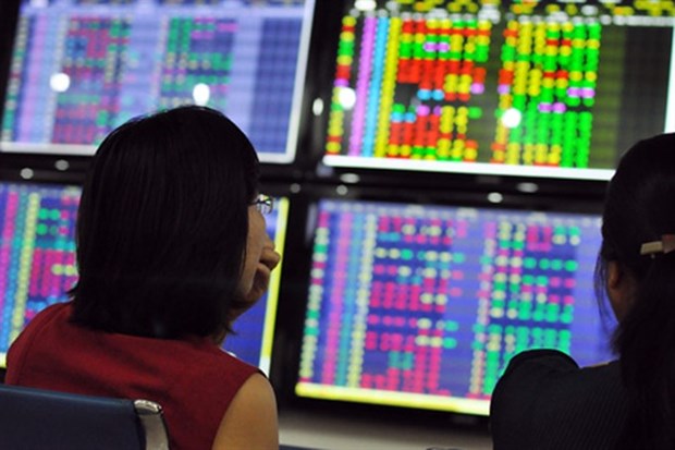 Shares rise slightly on large-cap recovery hinh anh 1