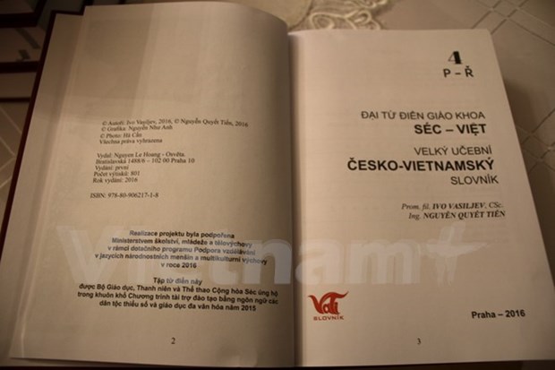 Fourth volume of Czech-Vietnamese encyclopedia released hinh anh 1