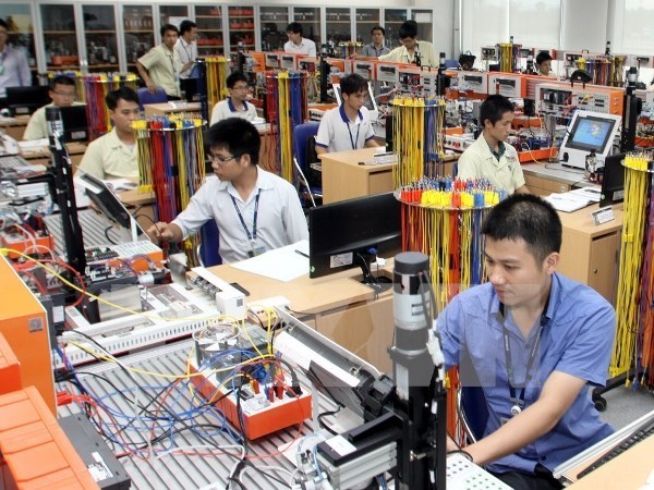 Nearly 10,000 new firms established in November hinh anh 1
