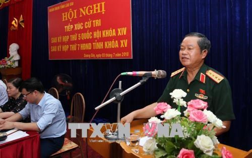 NA Vice Chairman meets voters in Lao Cai province hinh anh 1