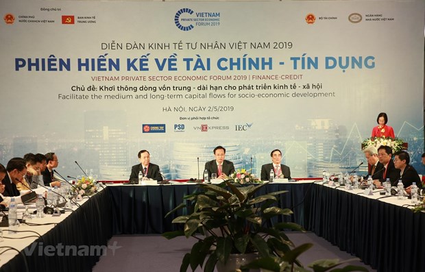 Experts suggest unchaining medium-, long-term capital hinh anh 1