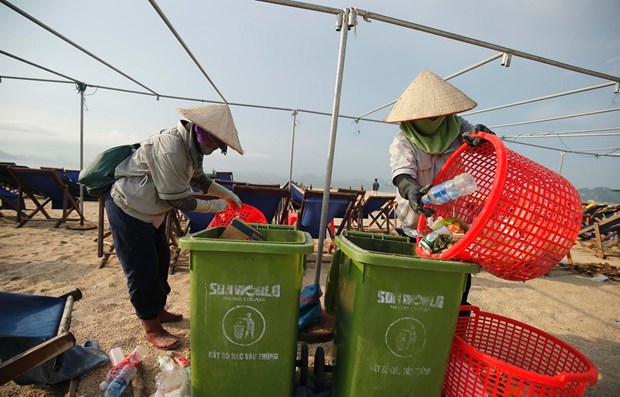 Quang Ninh to ban single-use plastics on Ha Long Bay from September 1 hinh anh 1