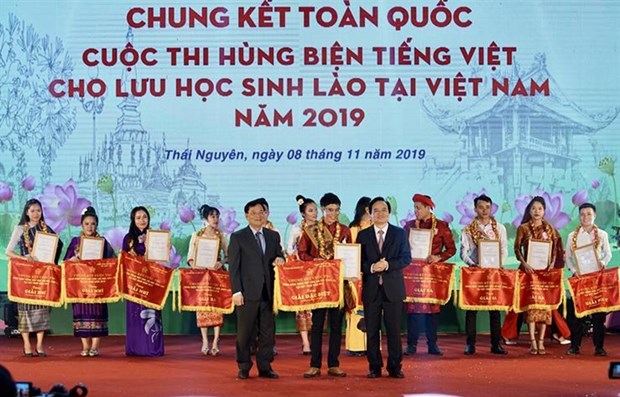 Winners of Vietnamese eloquent contest for Lao students unveiled hinh anh 1
