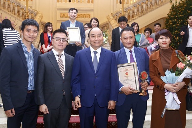 Bua Liem Vang Press Awards affirms political stance of journalists hinh anh 1