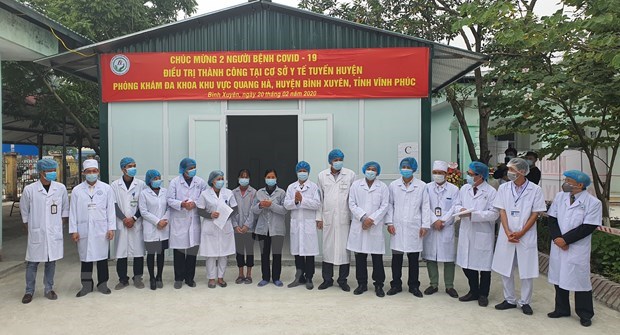 Doctors, patients bravely fight COVID-19 hinh anh 2