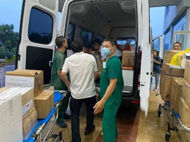 Doctors head to Equatorial Guinea to bring 120 COVID-19 patients home hinh anh 3