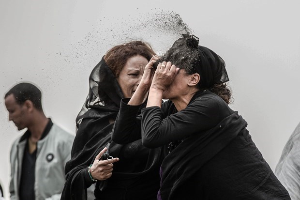 World Press Photo exhibition brings pressing global issues to Hanoi audiences hinh anh 2