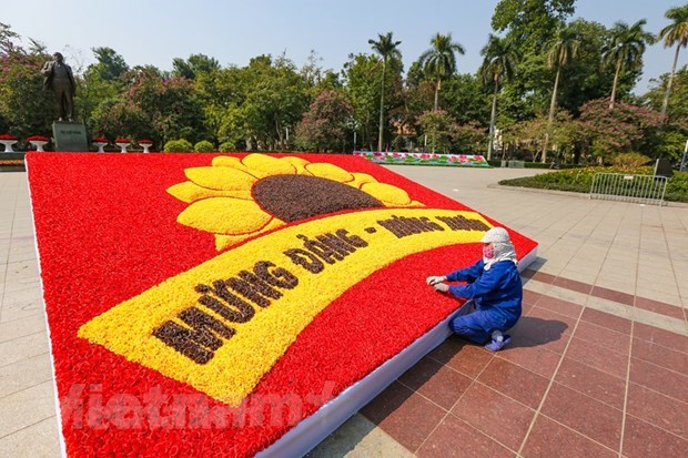 Foreigners expect thriving Vietnam after National Party Congress hinh anh 3