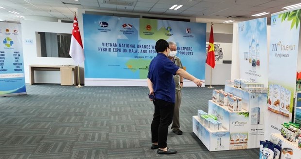 TH Group’s Halal products promoted in Singapore hinh anh 3