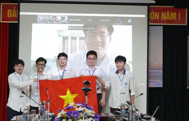 Vietnamese students shine at International Olympiads hinh anh 1