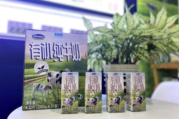 Vinamilk displays “double standards” organic dairy products at FHC Shanghai trade show hinh anh 2