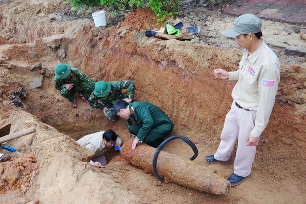 Quang Tri: 227kg bomb successfully relocated hinh anh 1